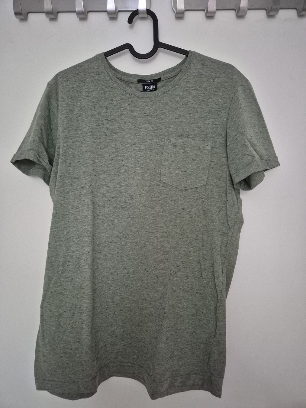 T-shirt: T-Shirt Slim Fit – Usato da Aesch BL venduto da sar_j59l