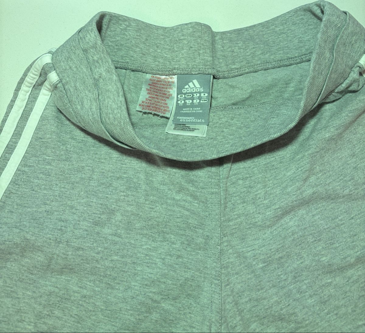 Adidas Hosen: Vintage Adidas Sporthose Capri  – Gebraucht aus Zürich von lar_dw7h 2