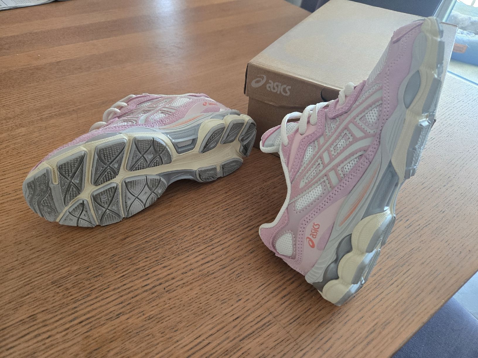 Asics Chaussures hommes: Asics 36 – Neuf (Voir description) à Bassecourt par co.hurlimann 1