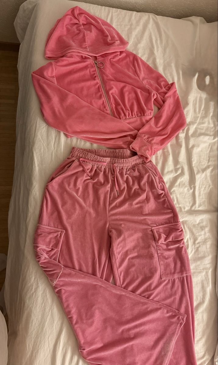 Shein Lotti di vestiti:     un survêtement – Usato da Corcelles-Payerne venduto da dek_j2bk