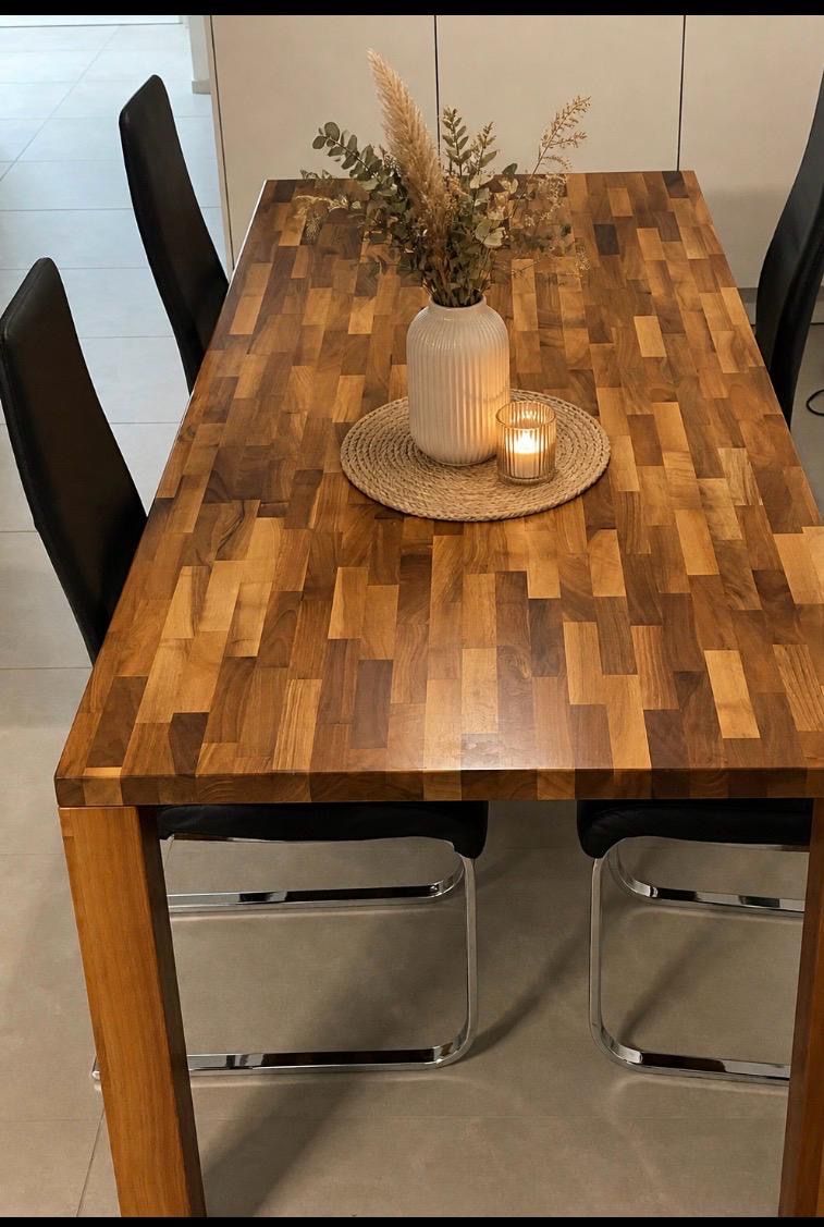 Tables: Holztisch mit 6 Lederstühlen – D'occasion à Reinach BL par LejEm