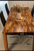 Holztisch mit 6 Lederstühlen