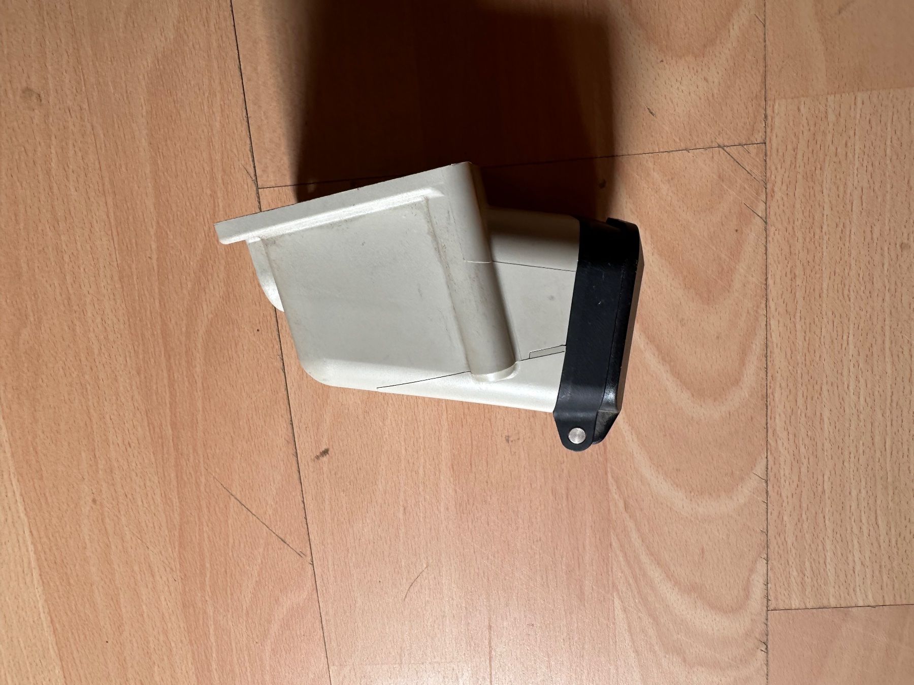 Spine: J15/4Polig Stromdose -Wanddose-Steckdose – Usato da Huttwil venduto da Bolpa 6