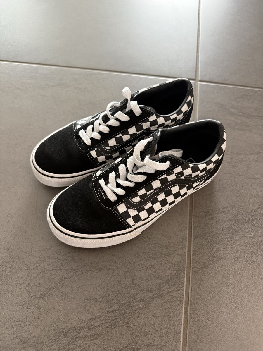 Vans Schuhe für Jungen: Vans Old Skool Turnschuhe Schachbrettmuster Grösse 36 – Neu (gemäss Beschreibung) aus Bremgarten AG von red_carpet