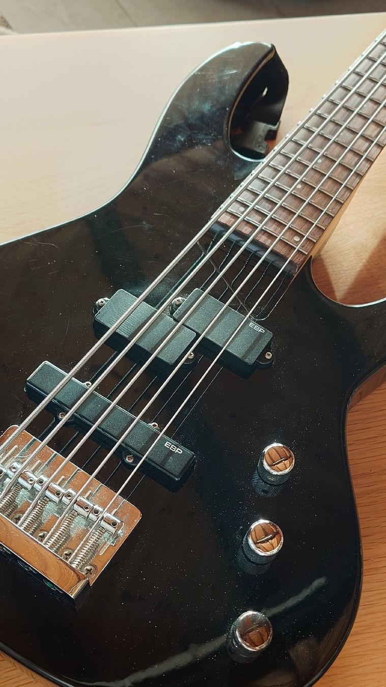 Musikinstrumente: Basse 5 cordes LTD B-55 – Gebraucht aus Flanthey von North_altitude 3