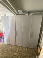 Schrank 5-türig grau mit Metallgriffen gebraucht