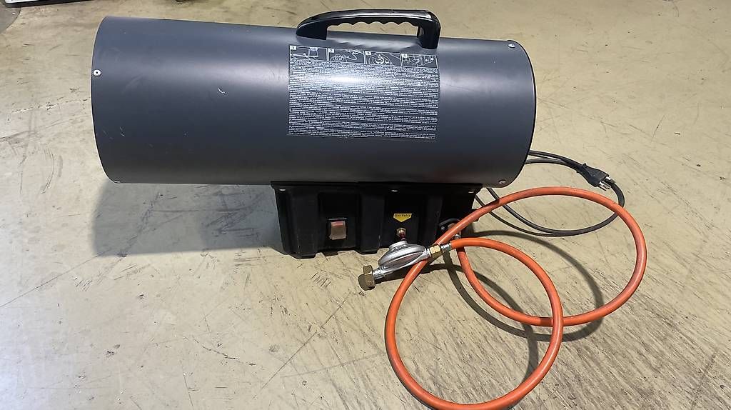 Radiateurs: Chauffage gaz puissant 30KW – D'occasion à Yens par Longwayhome