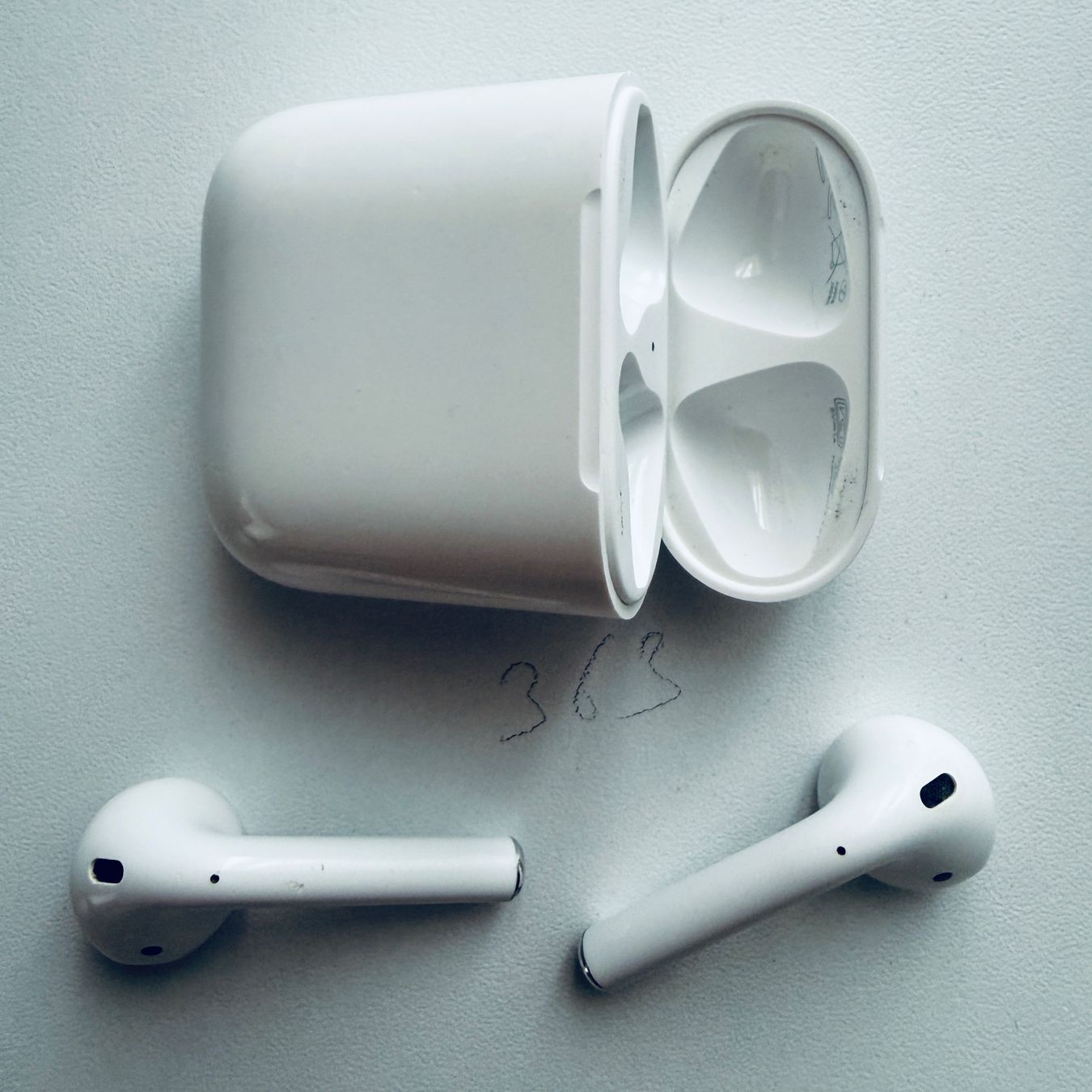 Apple Cuffie: Original Apple AirPods 2 Gen. Wireless Kopfhörer & Case – Usato da Basel venduto da MY.AIRPODS.SHOP 3