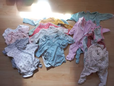 Set aus Babybodys und Strampler - Gr. 50/56