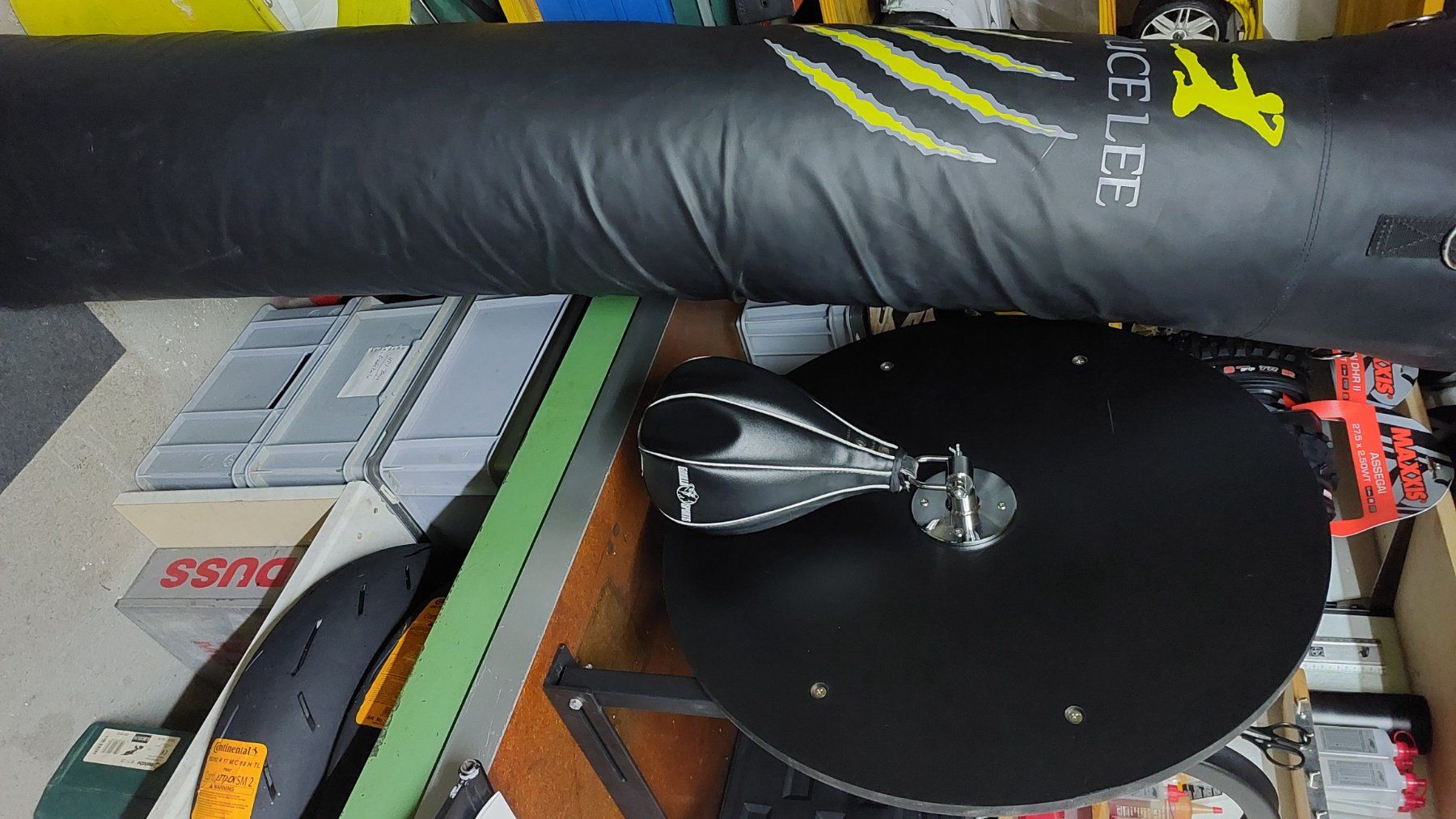Boxsäcke: Bruce Lee Boxsack + Wandhalterung + Speedball – Gebraucht aus Pieterlen von desi_loly01 1