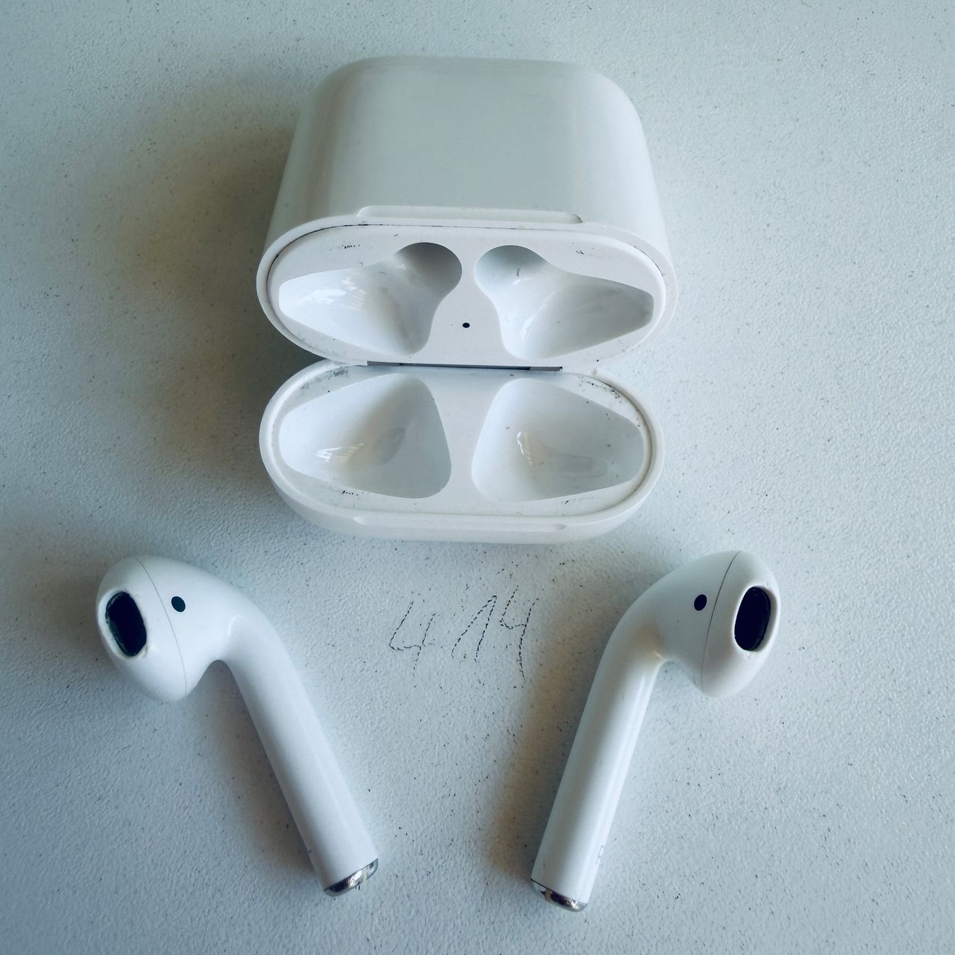 Apple Kopfhörer: Original Apple AirPods 2 Gen. Wireless Kopfhörer & Case – Gebraucht aus Basel von MY.AIRPODS.SHOP 1