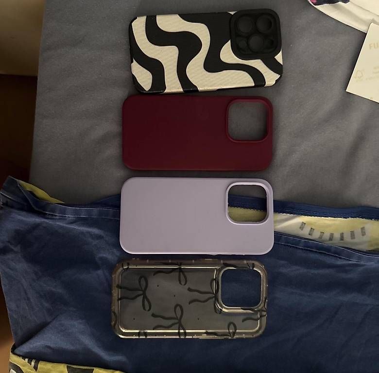 Cover & Protezioni schermo: Cover IPhone 14PRO – Usato da Gorduno venduto da deesssiree