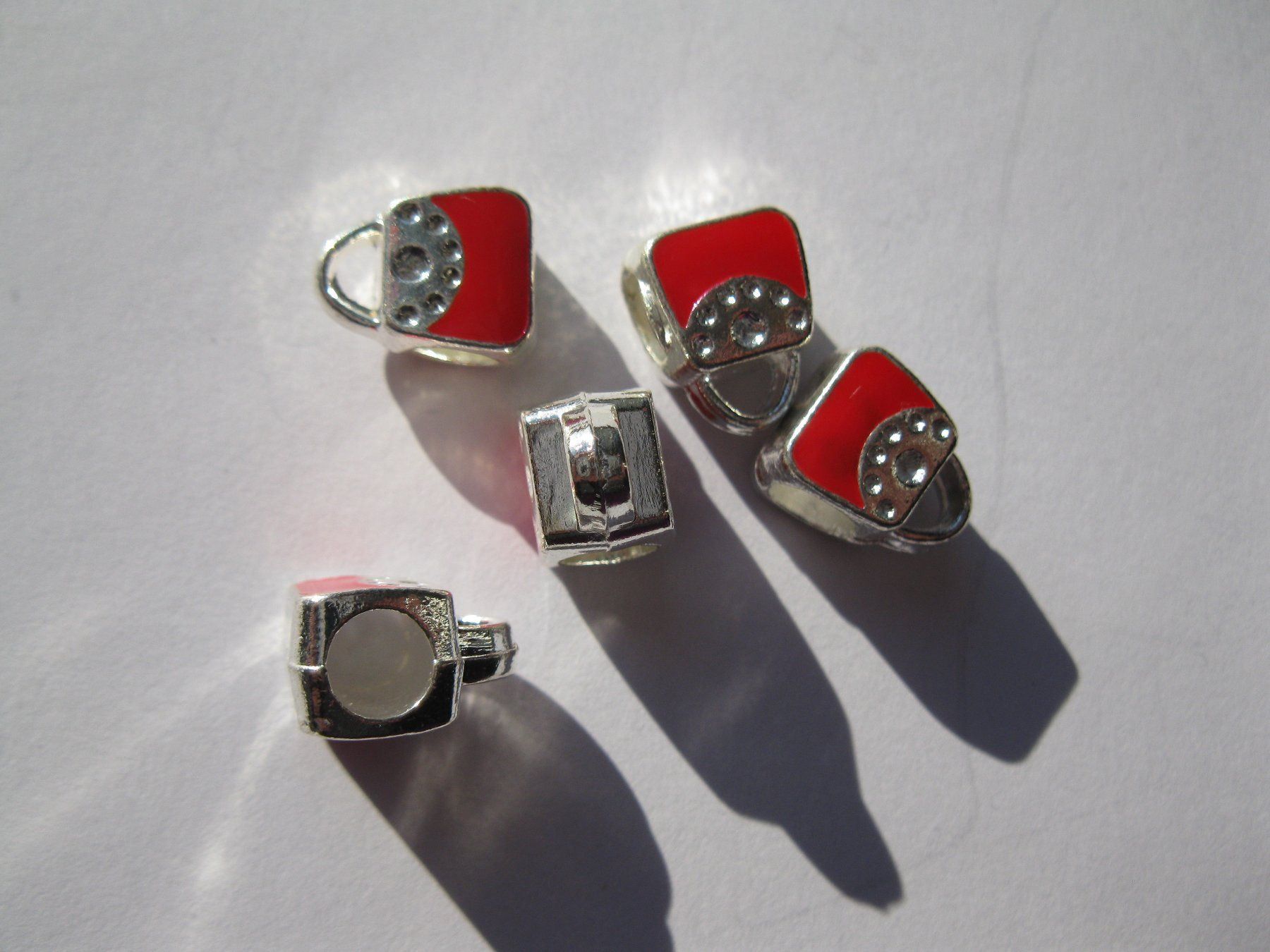 Perle (finte): 2 Metallperlen, Grosslochperlen, Beads Tasche rot – Nuovo e nell'imballaggio originale da St. Margarethen TG venduto da LuanaKa 1