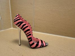 Deko Schuh Raine Design Zebra Look rosa gebraucht