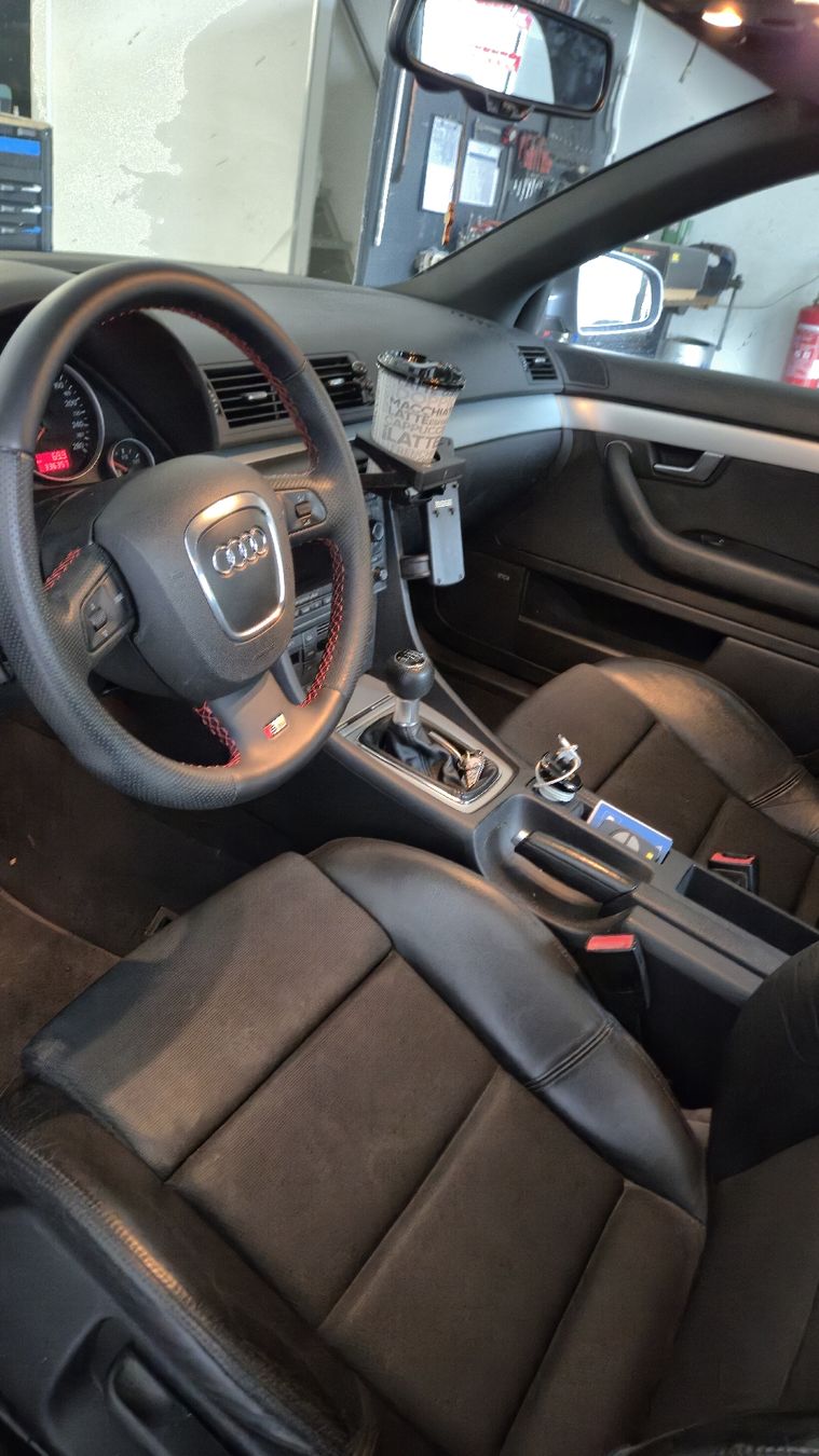 Audi Automobili: Audi A4 2.0 TFSI Quattro – Usato da Schwyz venduto da Autoteile18 5