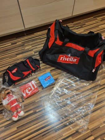 Rivella Set Sporttasche Bauchtasche Stofftier 2 Wasserbälle