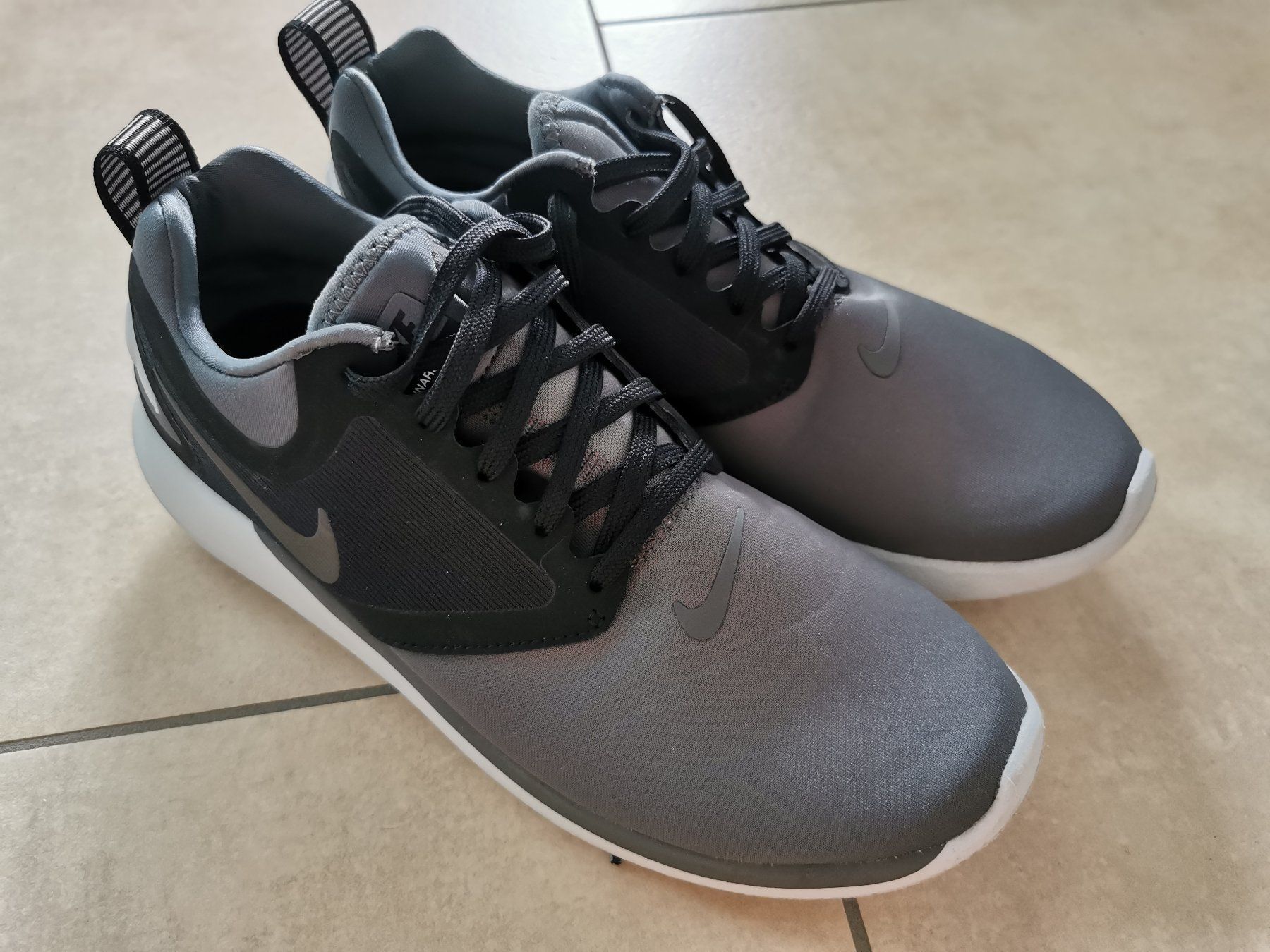 Nike Scarpe da donna: Nike Sneaker - Grösse 39 – Nuovo (secondo la descrizione) da Rickenbach b. Wil venduto da VeryLovelyThings 3