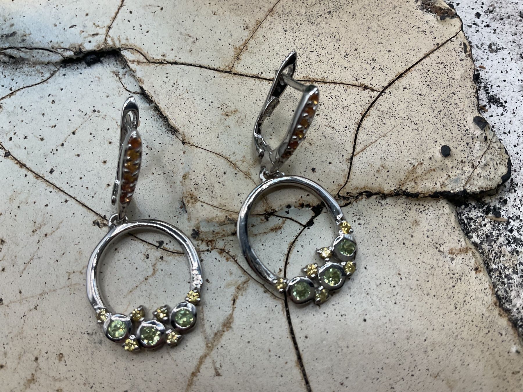 Orecchini pendenti & Orecchini a lobo: Wunderschöne Ohrhänger Sterlingsilber und Peridot – Nuovo (secondo la descrizione) da Luzern venduto da S.Kern01