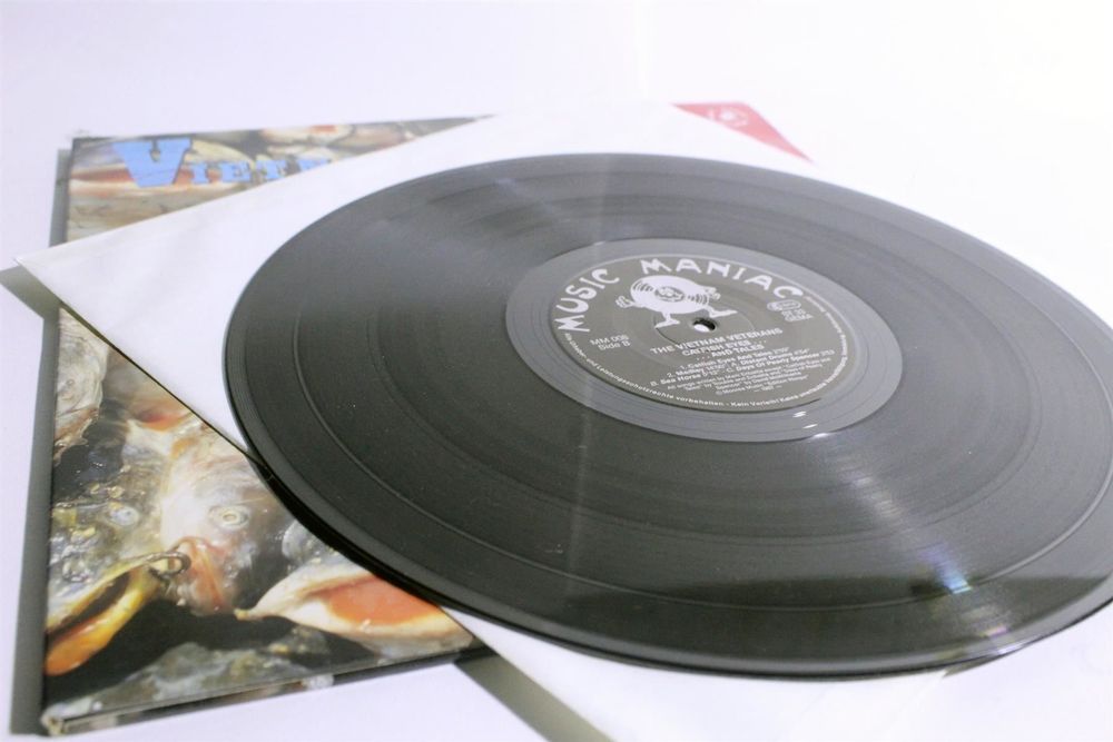 VIETNAM VETERANS Catfish Eyes And... Kaufen auf Ricardo