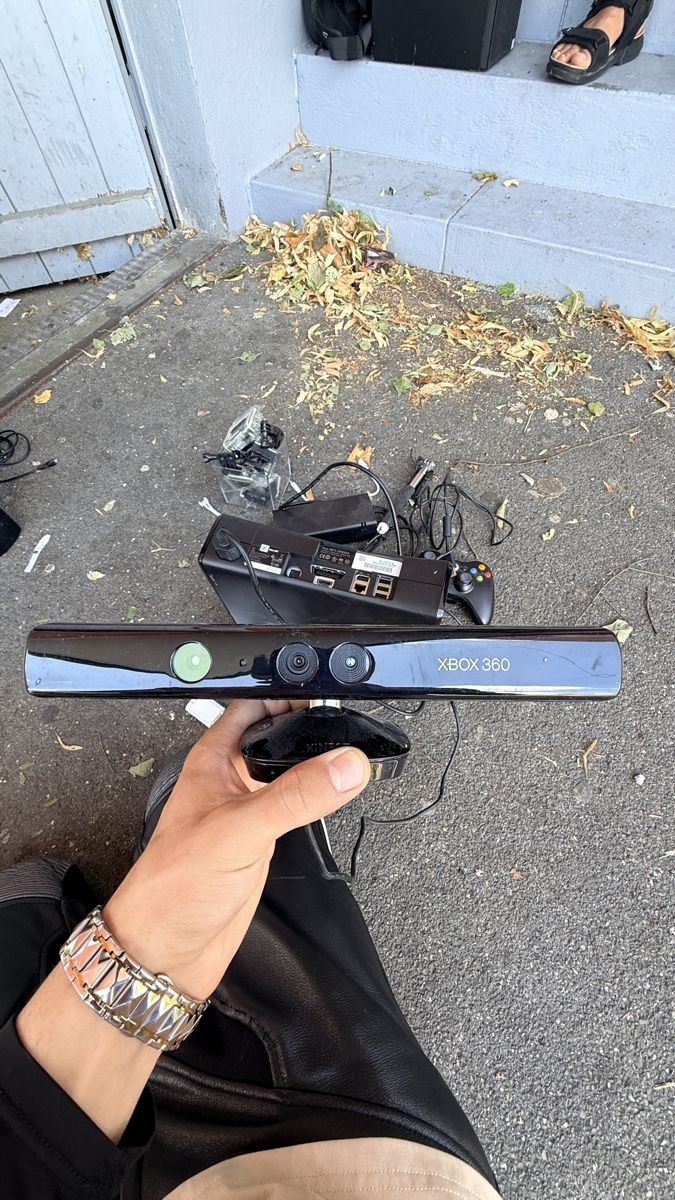 Konsolen: Xbox 360 Console Bundle with Controller and Kinect Used – Gebraucht aus Winterthur von Alawi_47