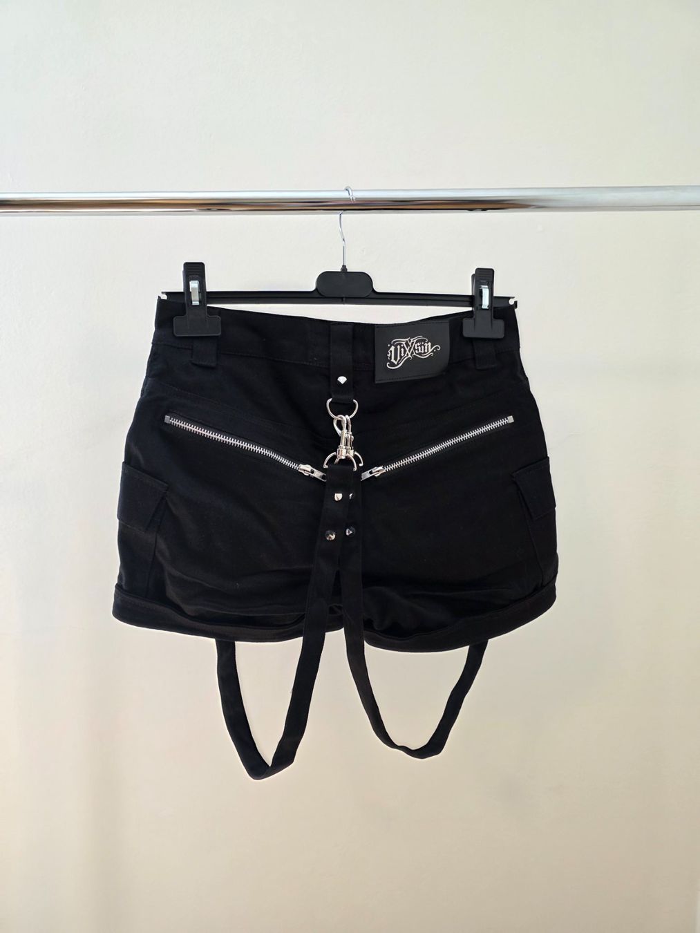 Jeans: Schwarze Jeans-Shorts Vixxsin – Nuovo (secondo la descrizione) da Rothenfluh venduto da sel_j856 1