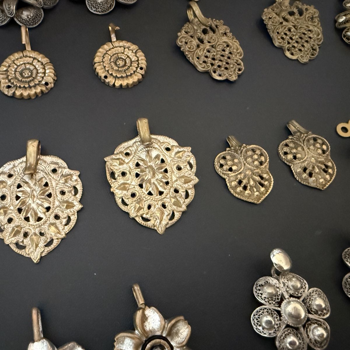 Altri gioielli: Antike Teils versilberte Trachtenschmuck  – Usato da Luzern venduto da downtonabbey 2