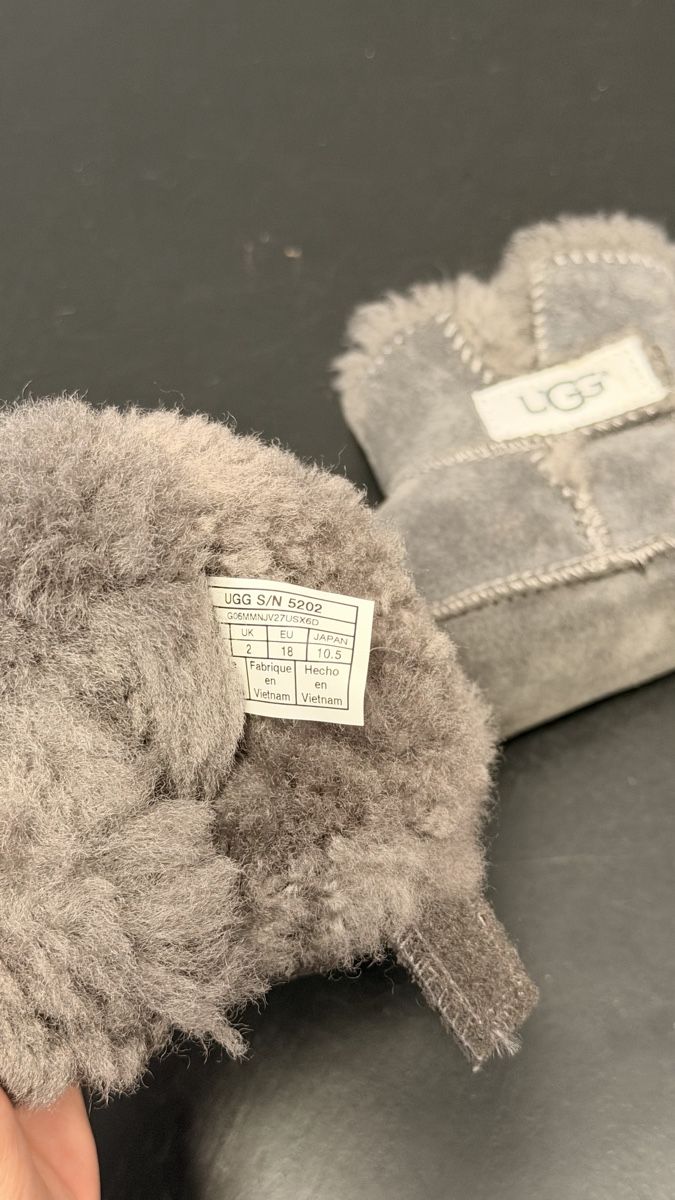 Ugg Scarpe per ragazzi: Ugg Stiefel Gr.18 – Usato da Murgenthal venduto da Klea.ch 1