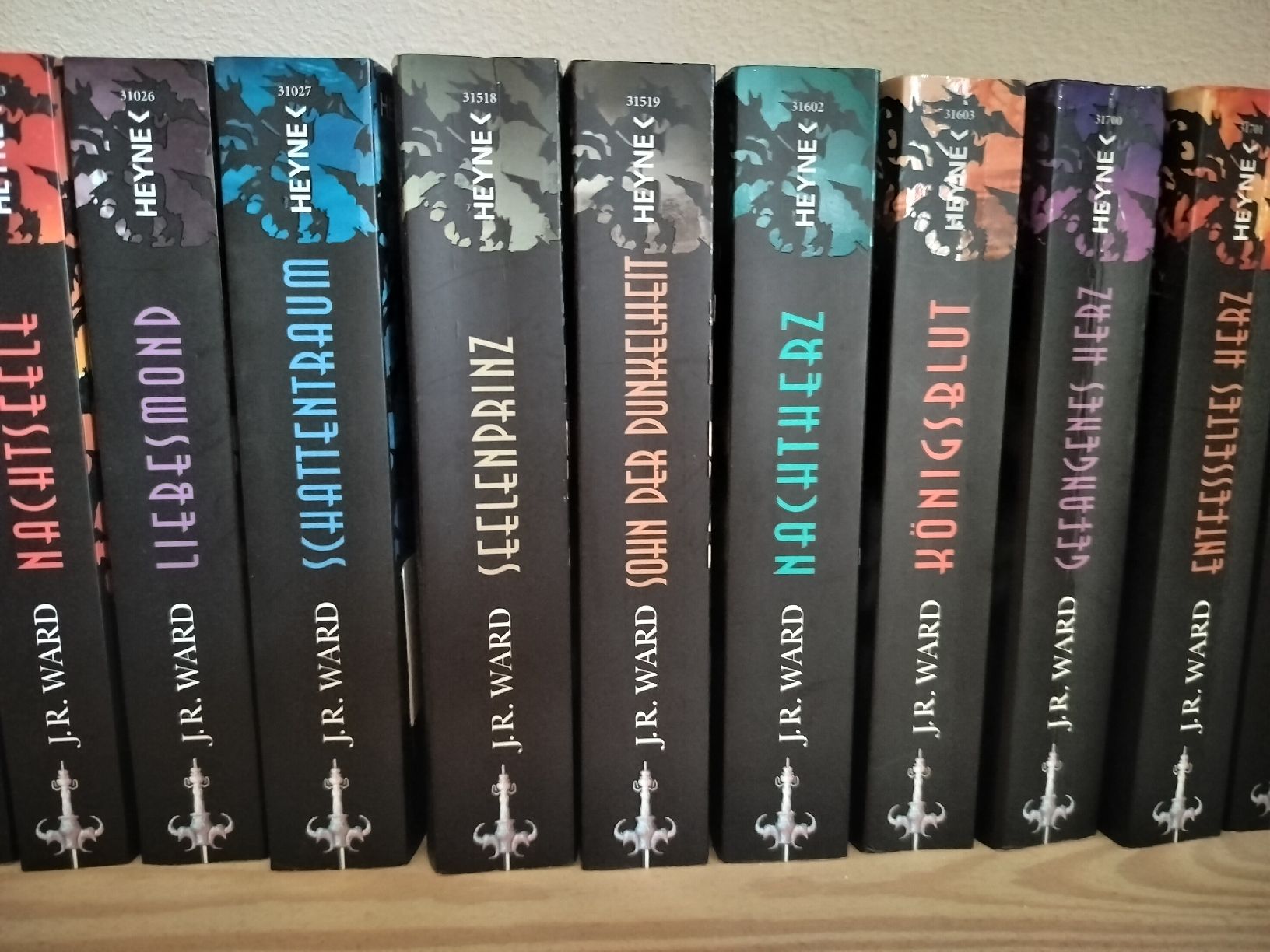 Libri: 39 Black Dagger Bücher von J.R.Ward – Usato da Dulliken venduto da Purpeline.ch 2