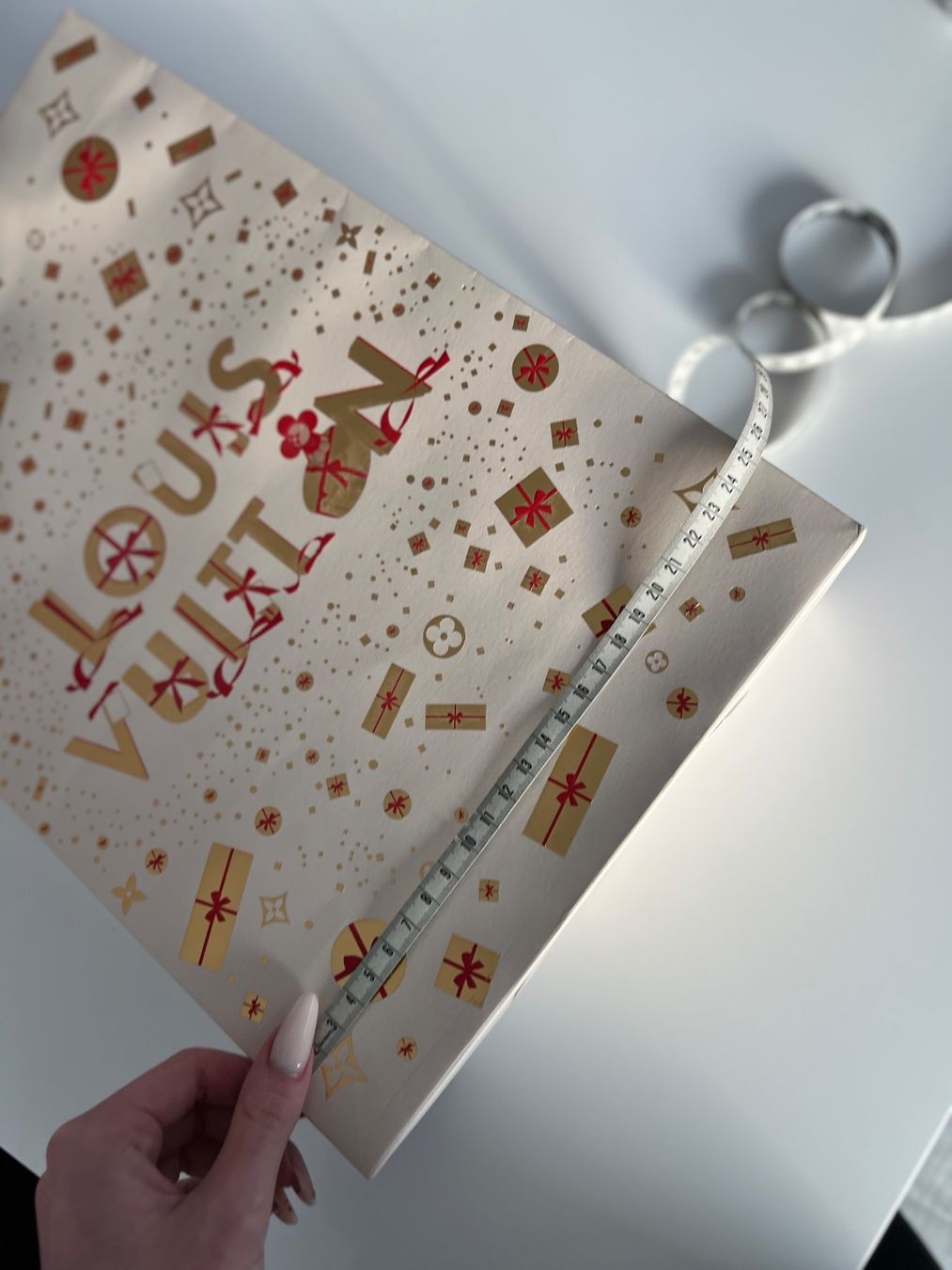 Louis Vuitton Borse: Sac cadeau Louis Vuitton "Joyeuses Fêtes" – Usato da Epalinges venduto da luc_25zt 2