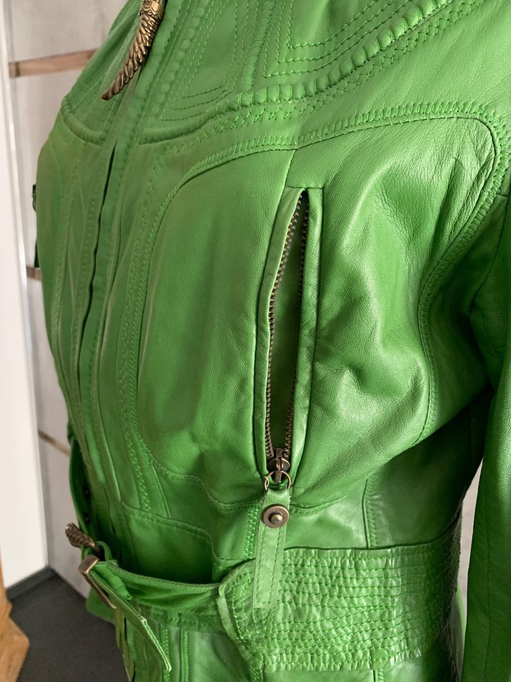 Vestes: Roberto Just Cavalli - Leder Jacke IT46=DE40 eher 38 – D'occasion à Engelburg par mamalanima 3
