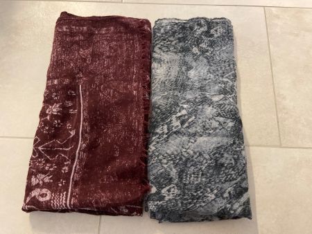 2 Damen Schals / Tücher violett / blau
