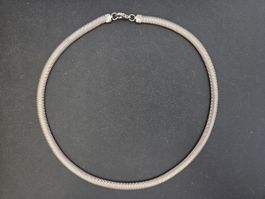 Collier argenté, très fin maillage mobile
