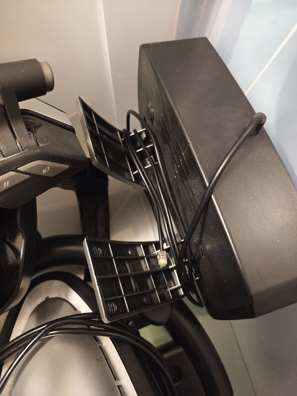 Thrustmaster Controller: Joystick Thrustmaster T.Flight und Lenkrad Hama Thunder V5 – Gebraucht aus Ehrendingen von Xagahf 1