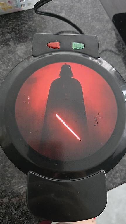 Küchengeräte: Waffel Maker Darth Vader – Gebraucht aus Gerlafingen von Label7_ch 1