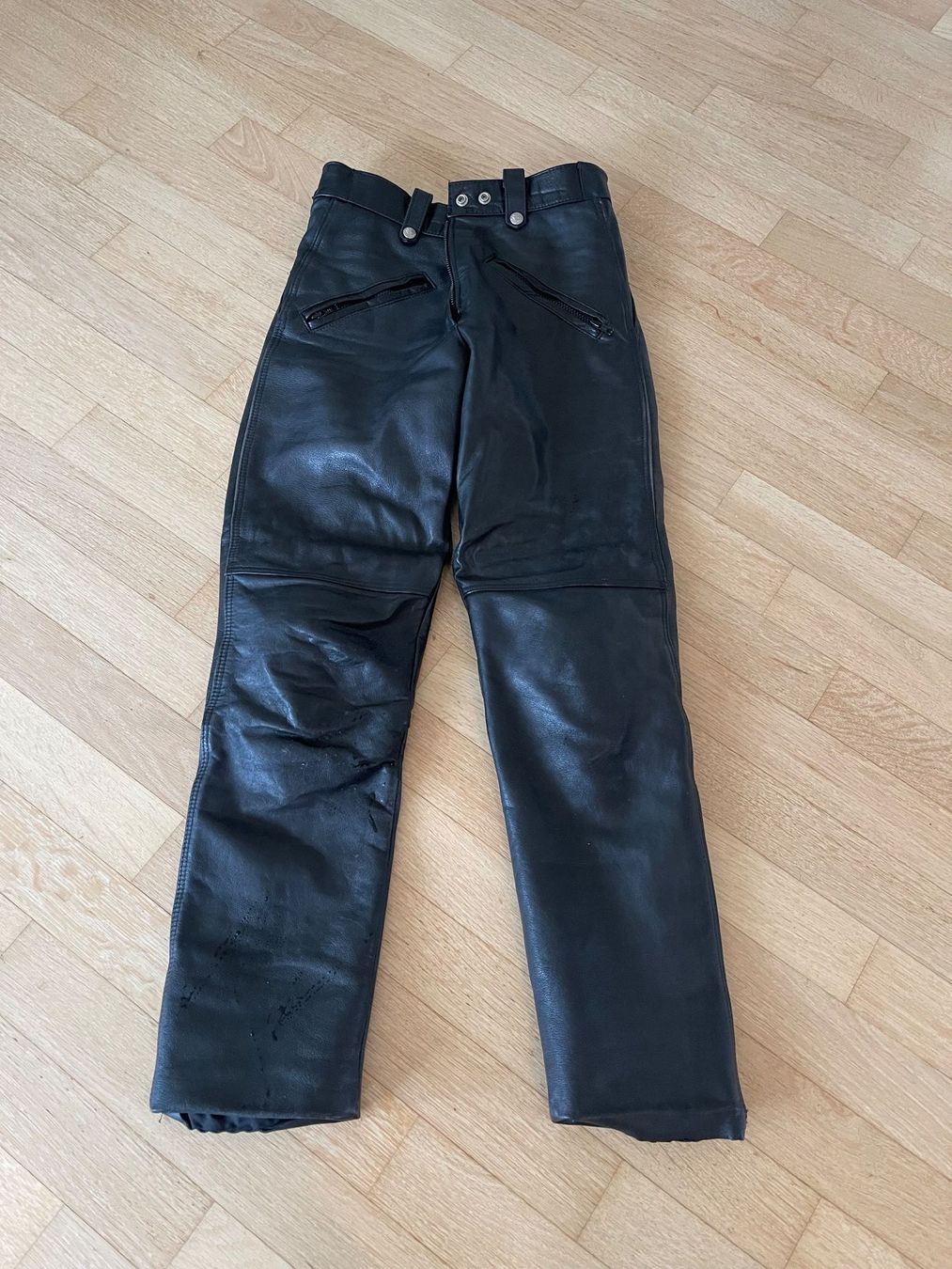 Pantaloni: Motorrad Lederhose – Usato da Watt venduto da Wenee