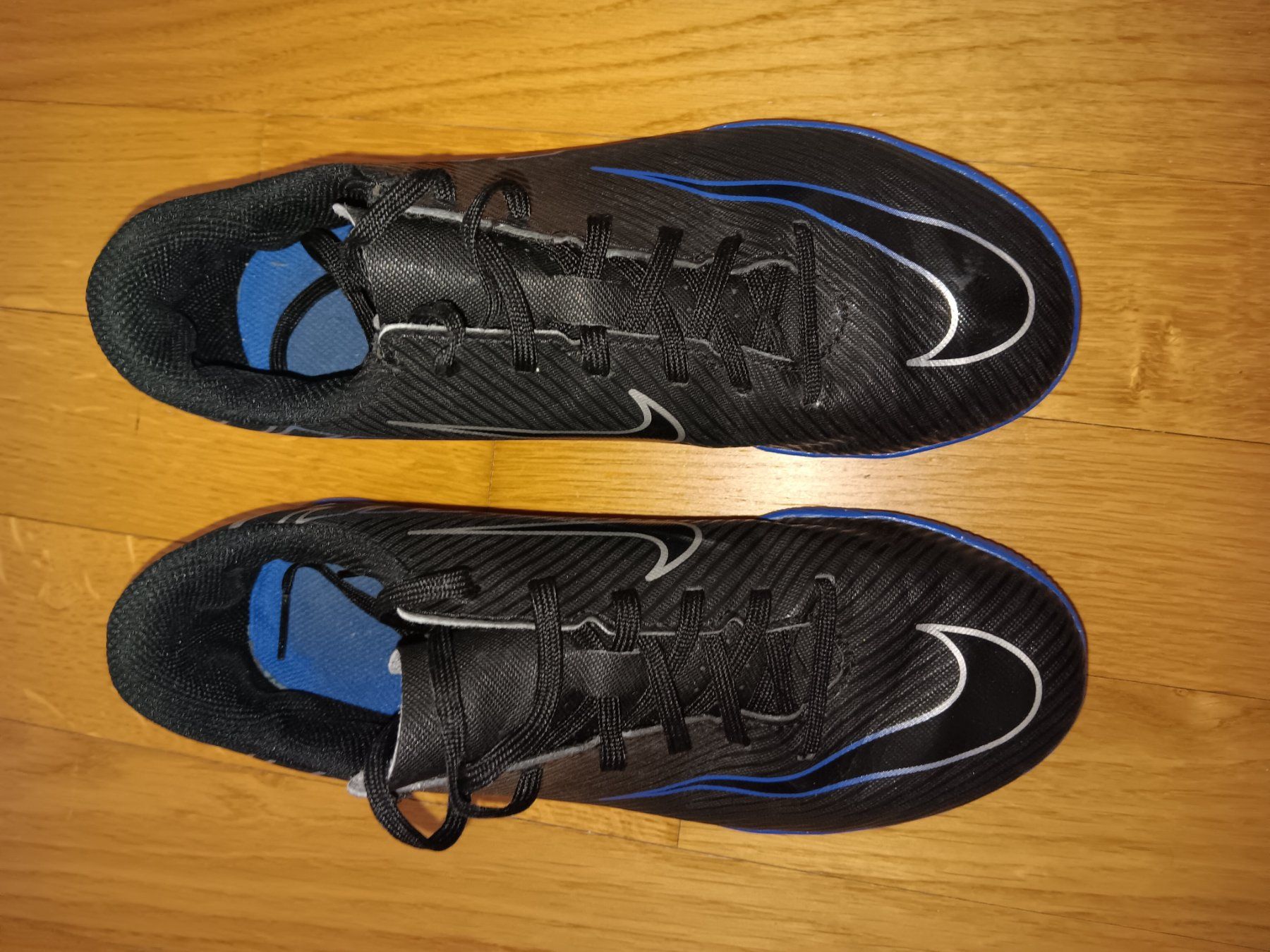 Nike Scarpe per ragazzi: Hallenfussball Schuhe ,Gr.38 – Nuovo (secondo la descrizione) da aarburg venduto da macacito 2