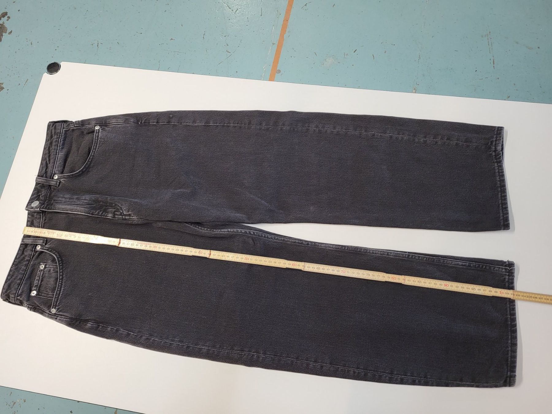 Weekday Jeans: Damenjeans von WEEKDAY / NEU – Nuovo (secondo la descrizione) da Brügg BE venduto da POU-BELLE 9