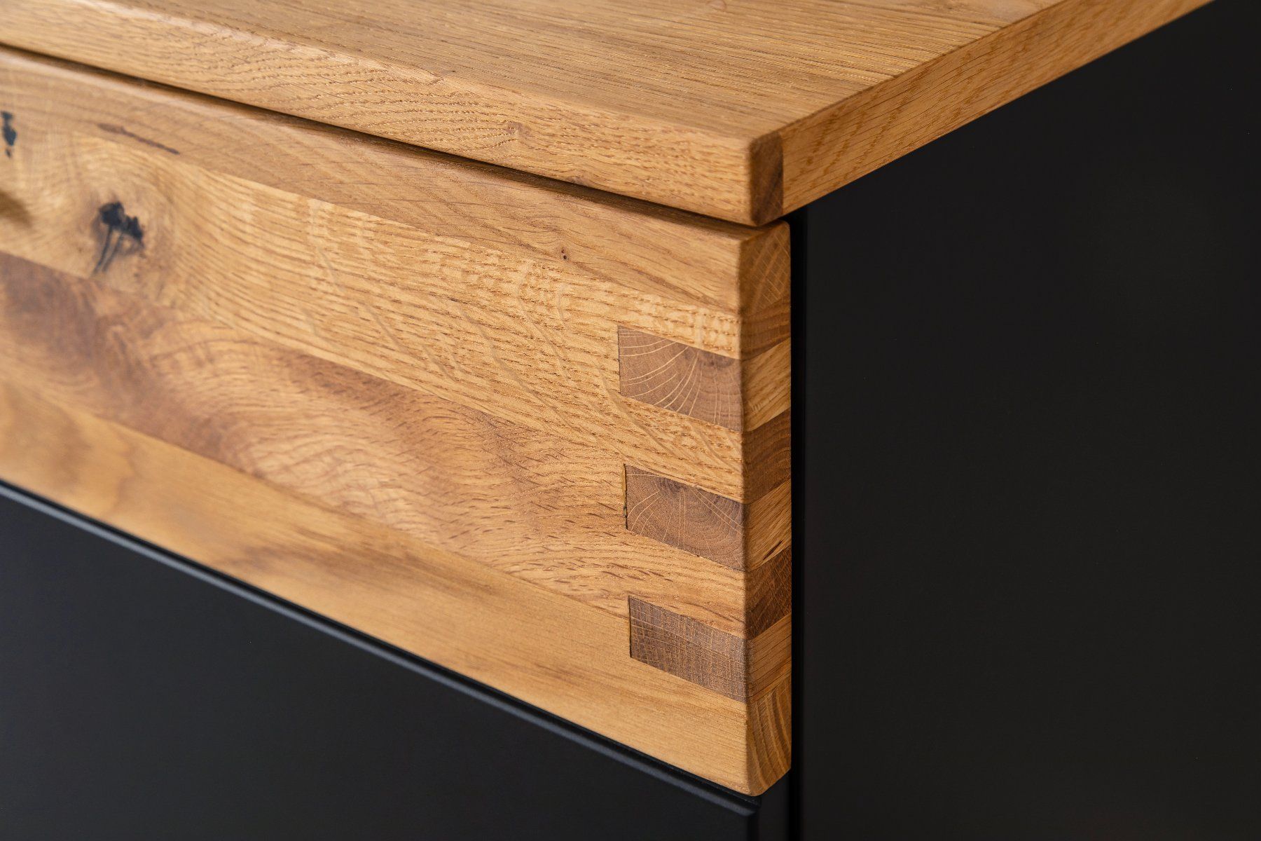 Cassettiere: Sideboard CESENA Wildeiche massiv schwarzgrau 180 cm – Nuovo e nell'imballaggio originale da Unterentfelden venduto da moebelrufli 4