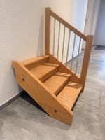 Holz Treppe Massivholz mit Geländer als Deko