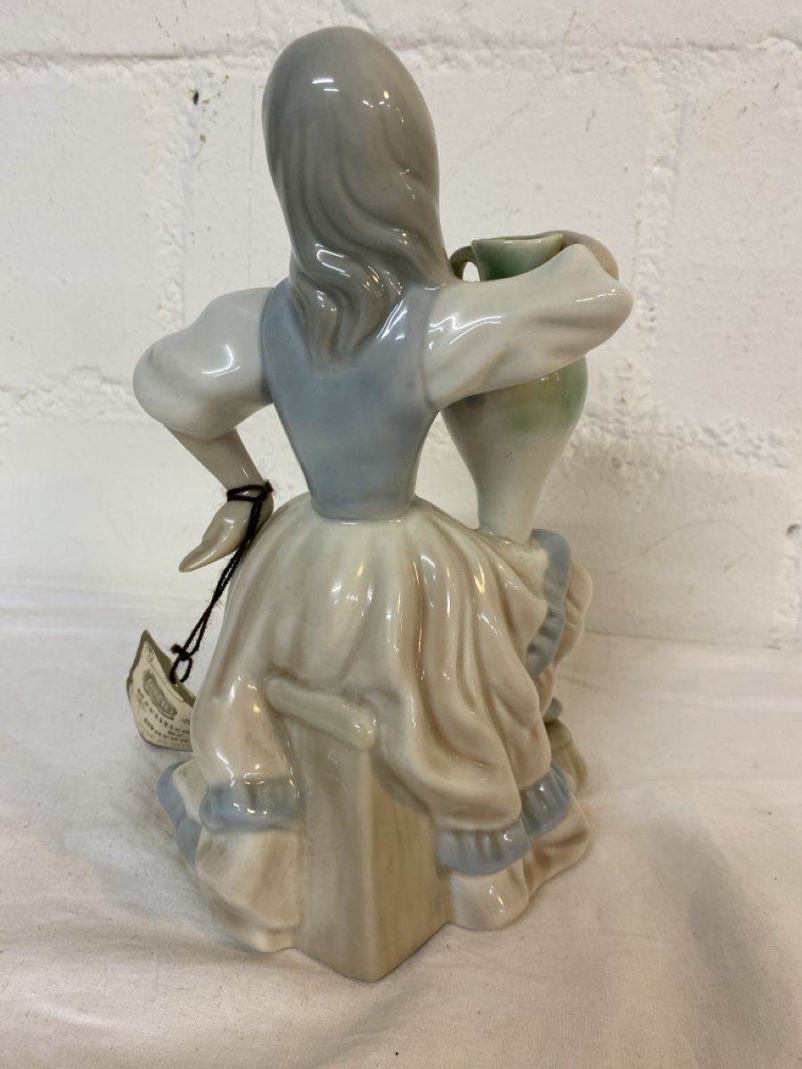 Skulpturen & Statuen: Schöne Porzellanfigur, Wasserträgerin – Gebraucht aus sursee von trilli-tralli 5