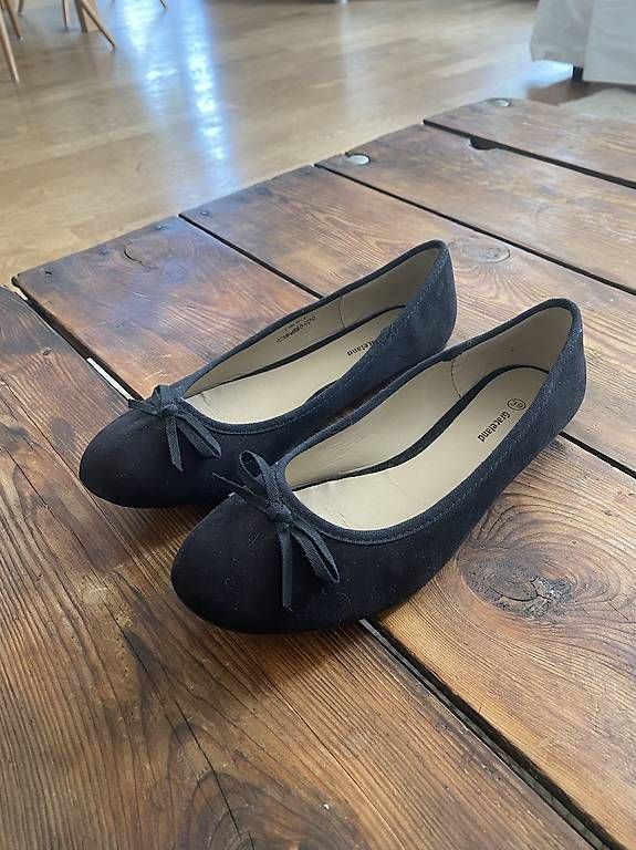 Scarpe da donna: Schwarze Balerinas Grösse 39 – Usato da Diessenhofen venduto da car_g7nt 1