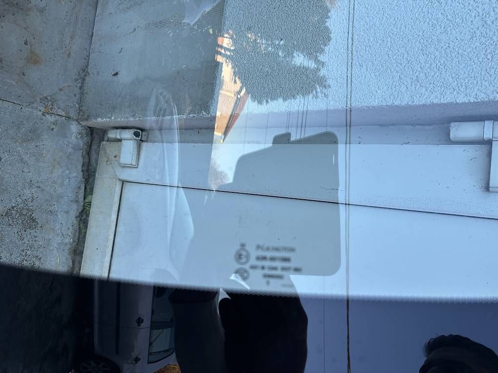 Aston Martin Accessori per altri veicoli: Frontscheibe Aston Martin V8 Vantage Cabrio – Usato da Winterthur venduto da diesel_power 1