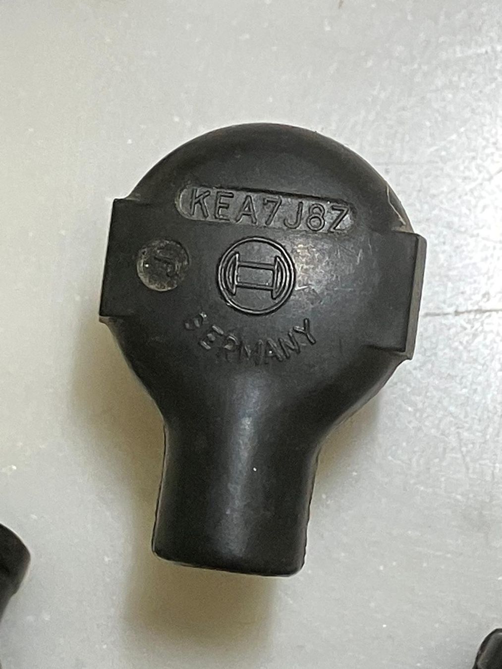 Mofa-Ersatzteile: Bakelit Kerzenstecker, Made in Germany, Oldtimer – Gebraucht aus Regensdorf von 7ws8 3