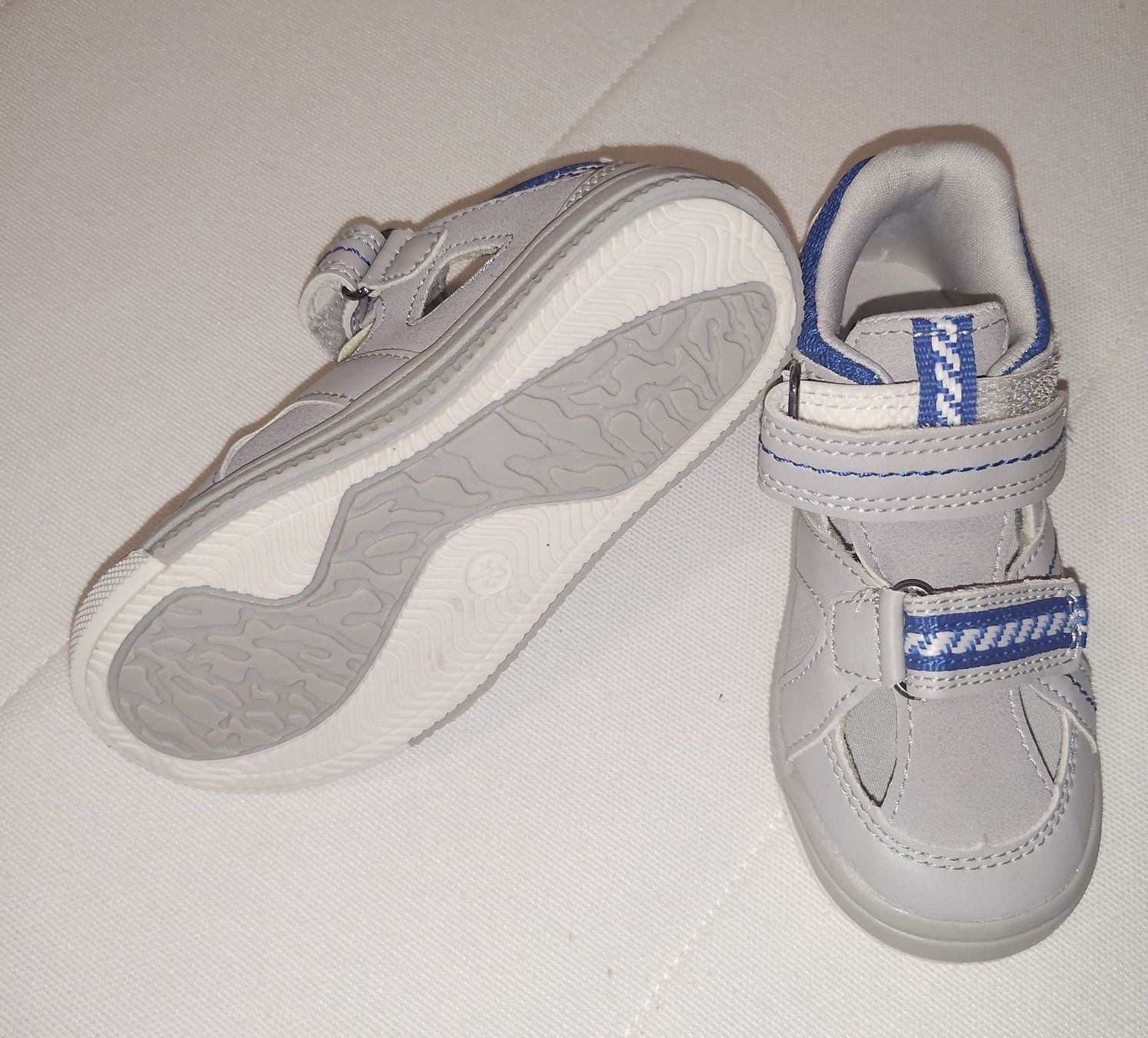 Scarpe per ragazzi: Graue Kinderschuhe, Sandalen, Grösse 24 – Usato da Laupersdorf venduto da ela_uatb