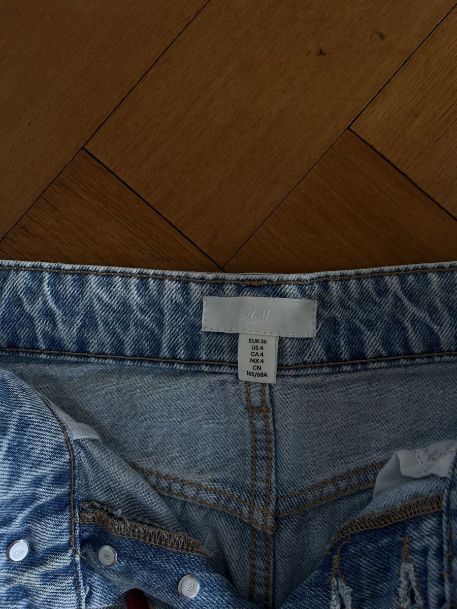H&M Jeans: Kurze Jeans Shorts, hellblau, high waist – Usato da Bern venduto da sosophie 3