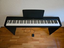 Yamaha P145 E-Piano mit Yamaha L100 Keyboardständer