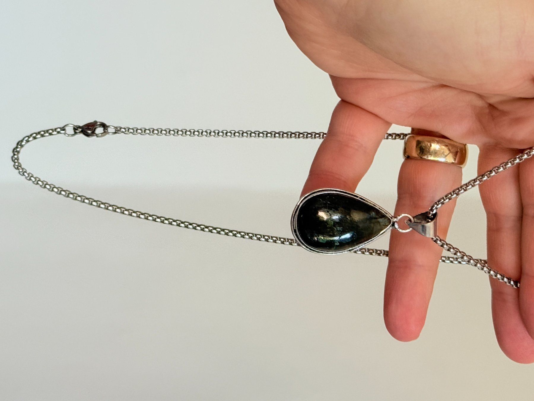 Catenine: Collier vintage avec pendentif pierre Labradorite – Nuovo e nell'imballaggio originale da Genève venduto da AWWA 8