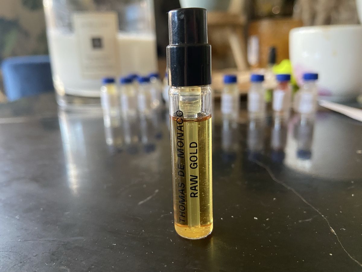 Parfum & Eau de Toilette: Thomas de Monaco Raw Gold échantillon  – Gebraucht aus Bossonnens von Ylangsoleil 1