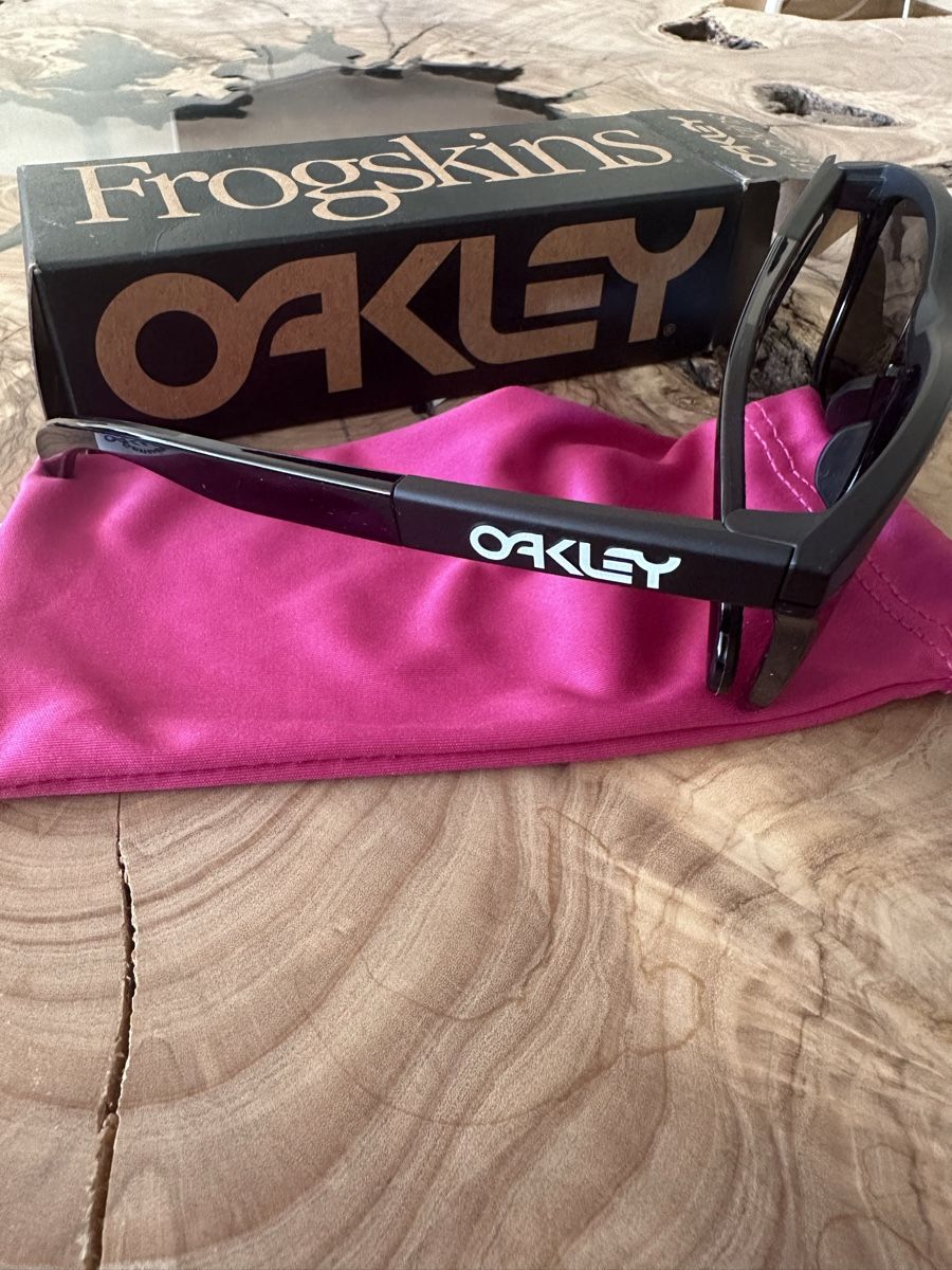 Occhiali & Lenti: Occhiali da sole Oakley Frogskins Neri – Nuovo e nell'imballaggio originale da Stettlen venduto da dju_gyr8 4