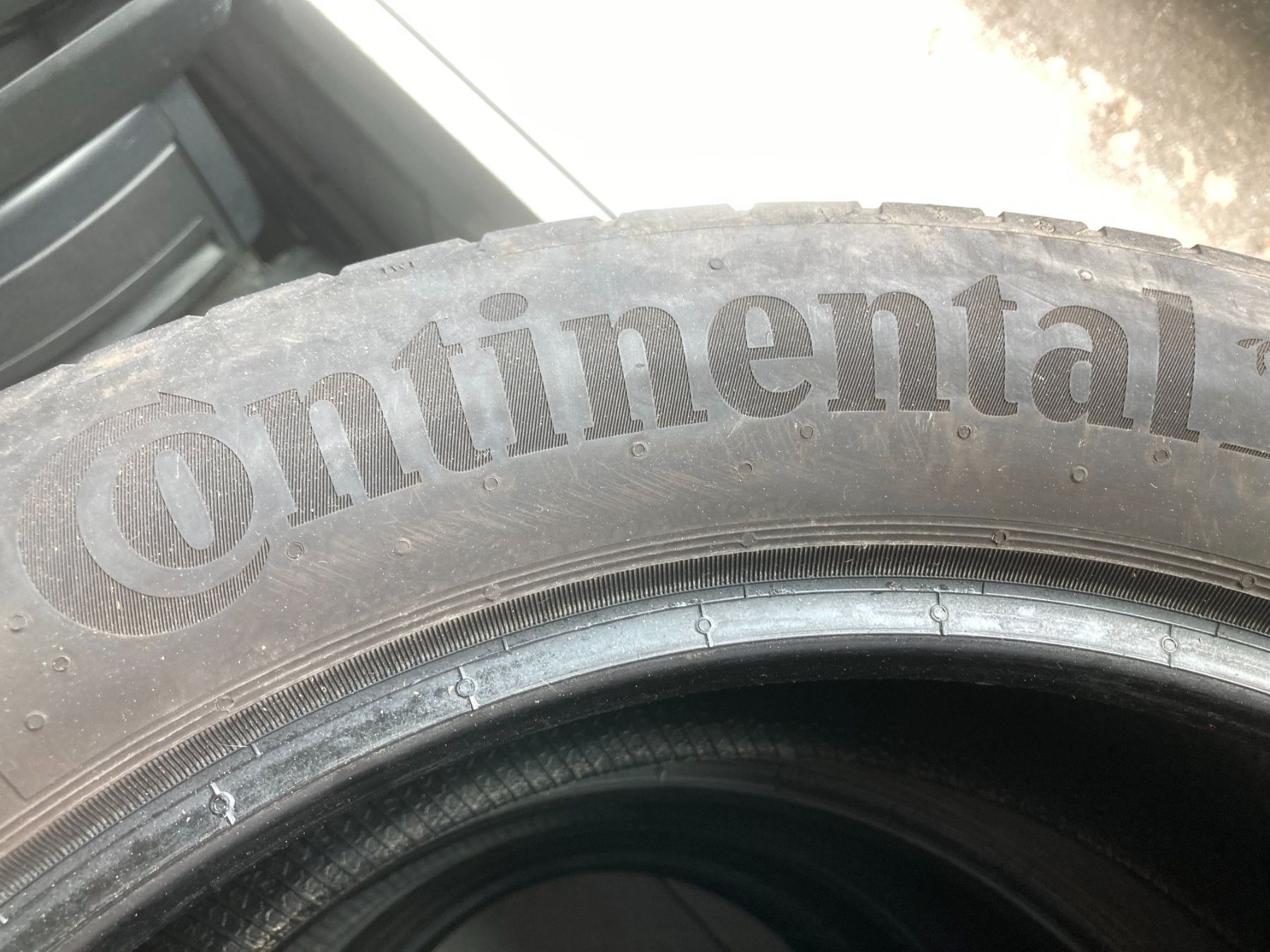 Continental Pneus & Kompletträder: 235/50R19 Sommerpneu Continental – Gebraucht aus Cham von WB2223 2